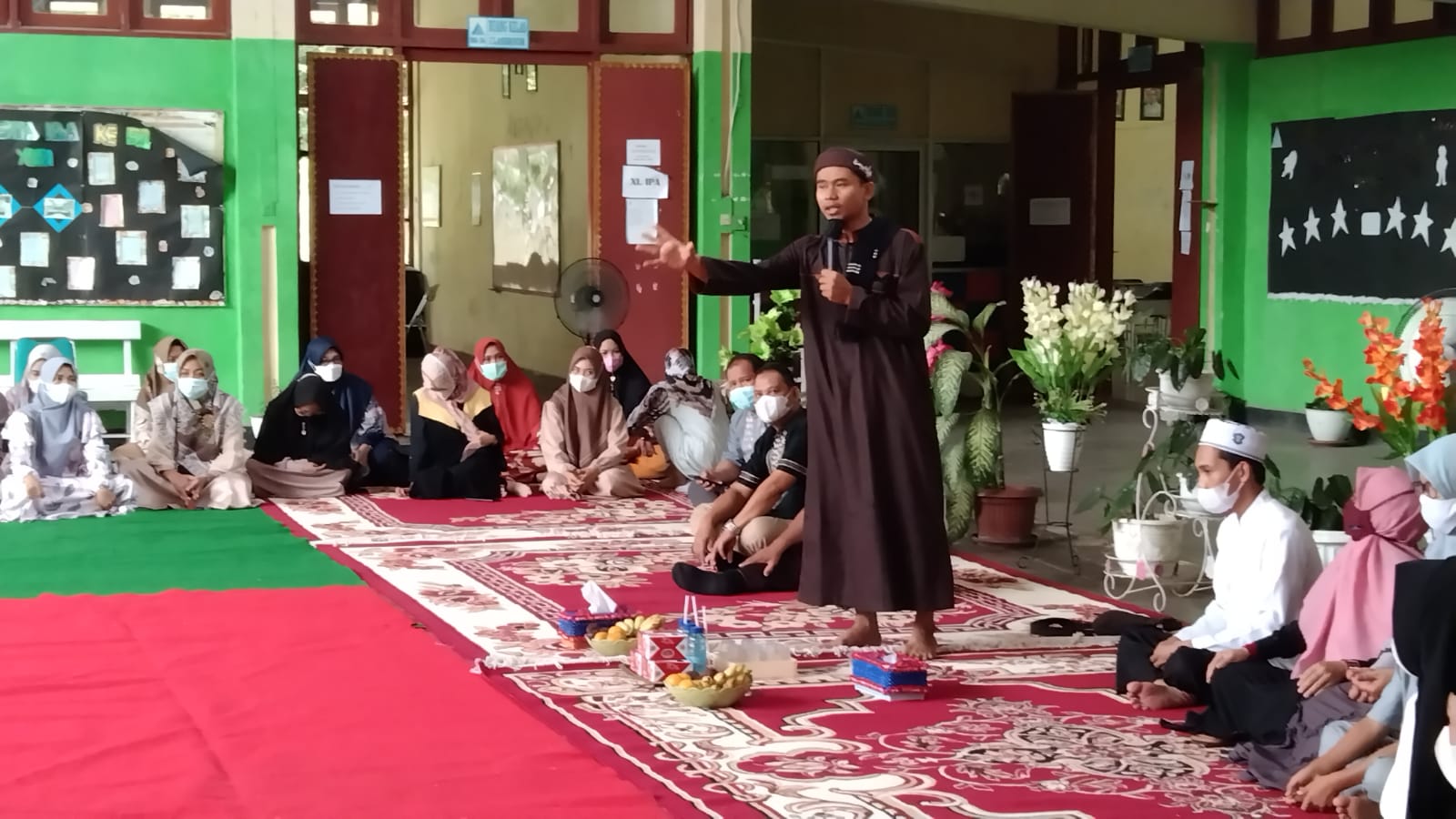 memperingati hari besar keagamaan Maulid Nabi Muhammad SAW